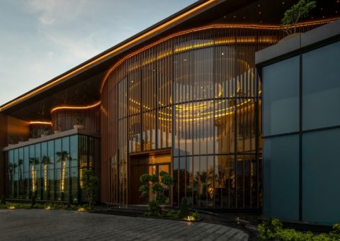 An Organic Dialogue Between Form, Light and Landscape